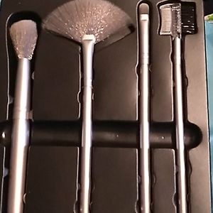 Pivotal brand Set of 4 Facial Brushes